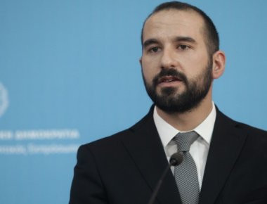 Δείτε live την ενημέρωση των πολιτικών συντακτών από τον Δ. Τζανακόπουλο